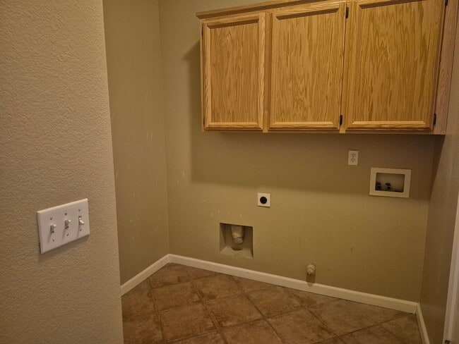 Building Photo - 4 Bedroom 2 Bath home in Natomas