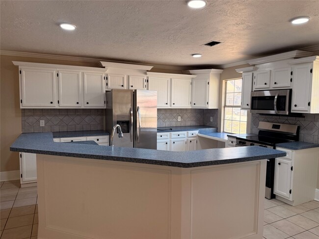 Building Photo - 628 Truman St