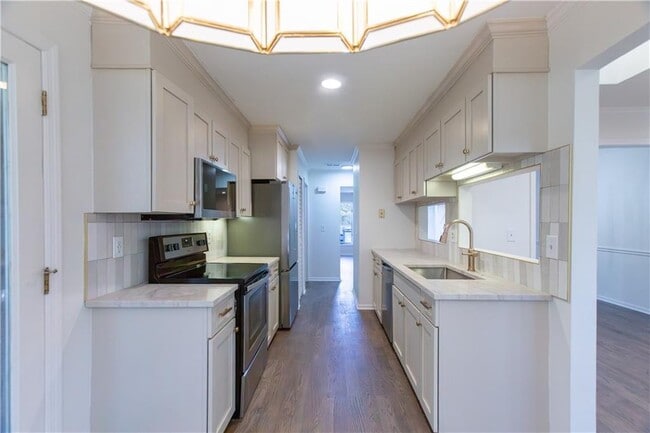 Building Photo - 45 St Claire Ln NE