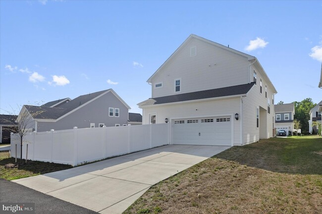 Building Photo - 5680 Lewis Carroll Dr