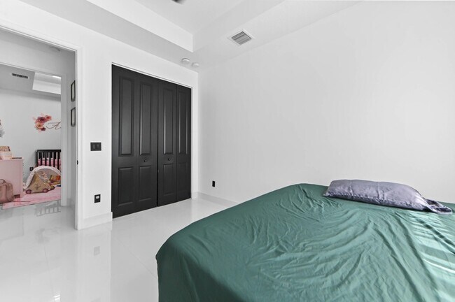 Building Photo - 7461 Moonrise Dr