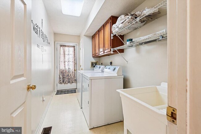 Building Photo - 2111 Crossgate Dr