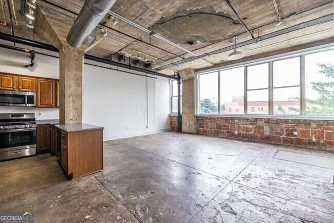 Building Photo - 505 Whitehall St SW