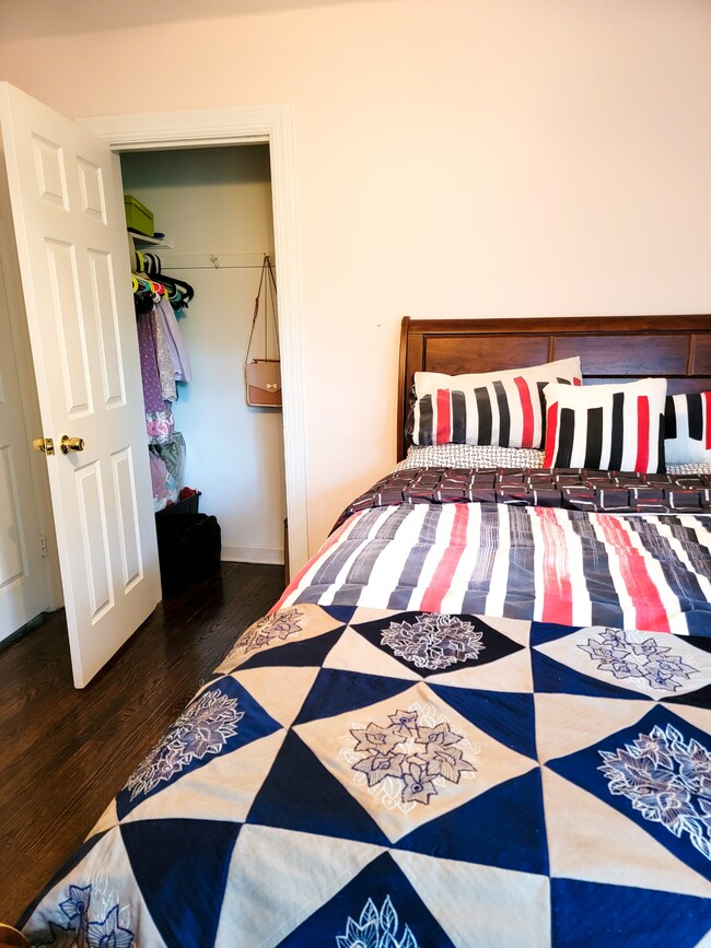 Building Photo - 6530 N Drake Ave