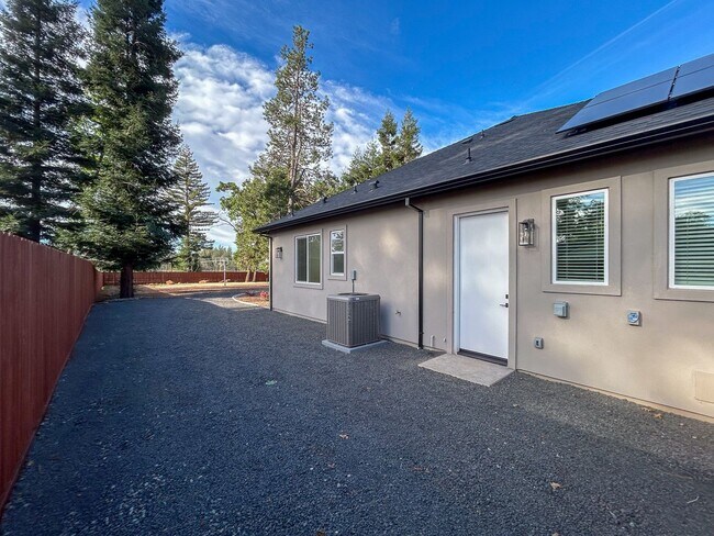 Building Photo - NEWLY BUILT HOME 4 Bed 2.5 Bathroom House in Paradise! Electricity and Solar Included!