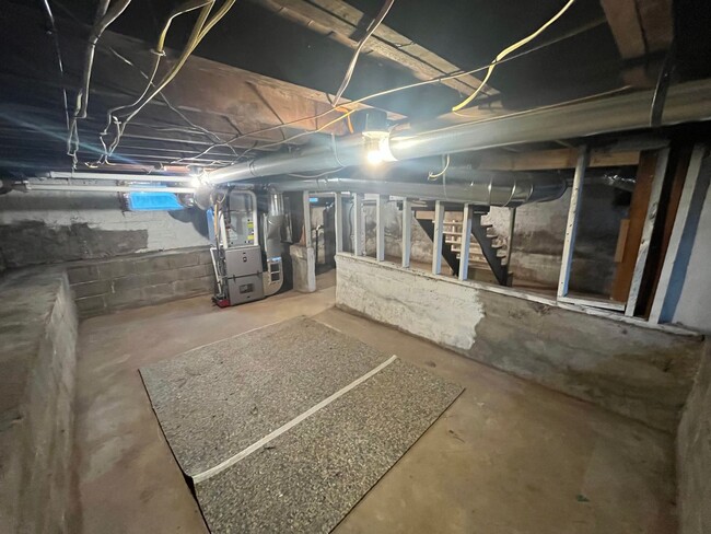 Building Photo - Spacious 3-Bedroom Home with Basement – Available NOW! – $1400/month