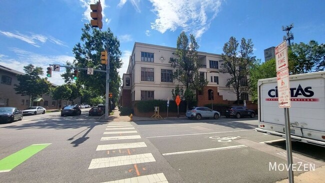 Building Photo - 208 E Davie St