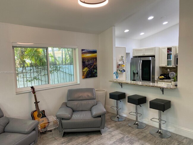 Building Photo - 2558 Trapp Ave