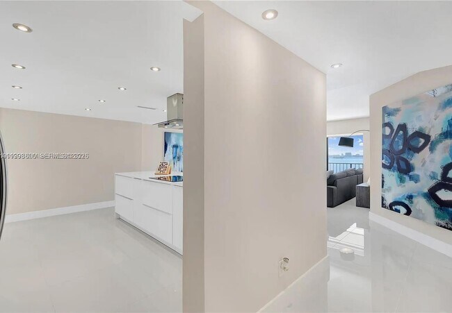 Building Photo - 1800 NE 114th St