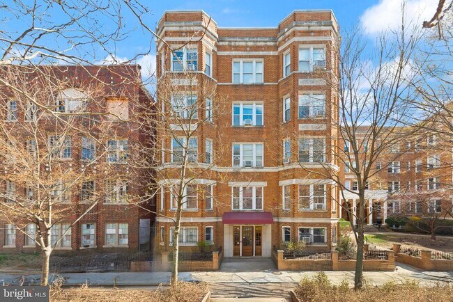 Building Photo - 1820 Clydesdale Pl NW