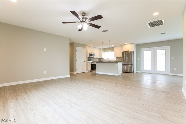 Building Photo - 5292 Trekell St