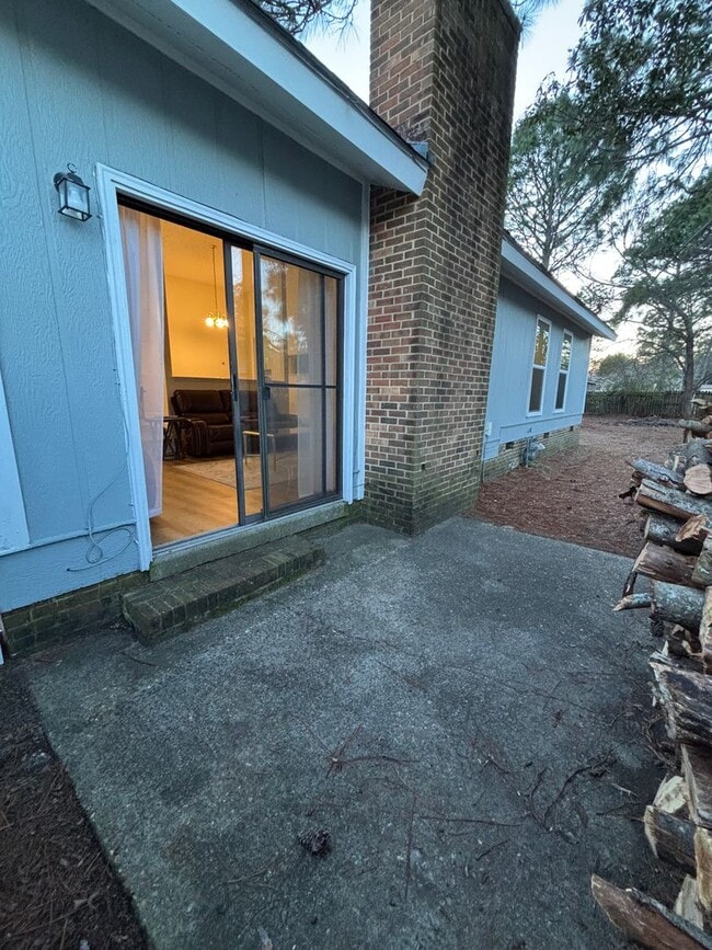 Building Photo - 2012 Lakemeadow Dr