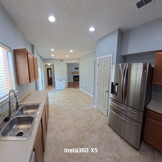 Building Photo - 1209 Montclair Dr