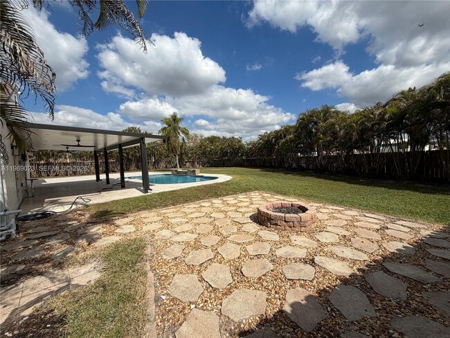 Building Photo - 4960 SW 119th Ave