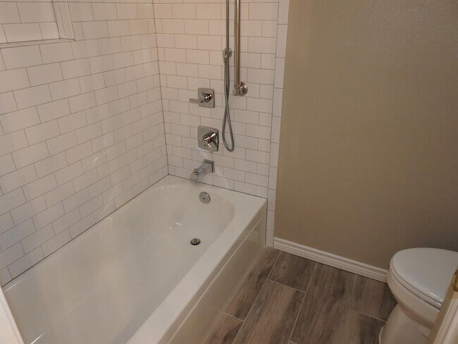 Building Photo - 11207 Crossland Dr