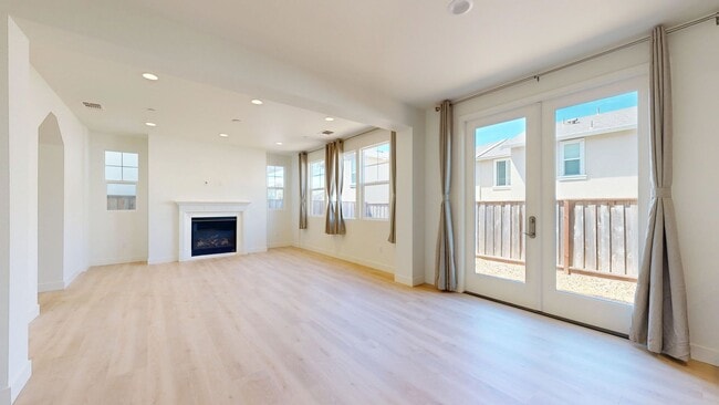 Building Photo - 1605 Rose Clover St