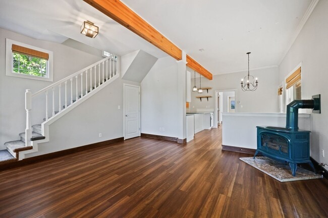 Building Photo - 2720 Sq. Ft. Character Home in downtown Ol...
