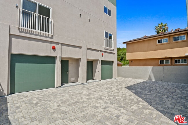 Building Photo - 2523 S Orange Dr