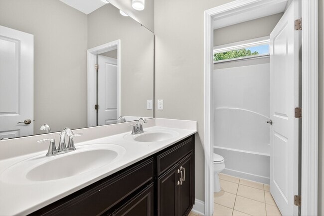 Building Photo - “5-Bedroom Home with Bonus Room & Resort-S...