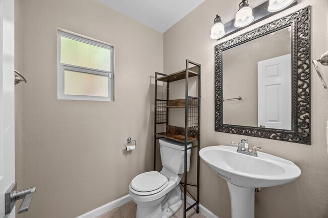 Building Photo - Beautiful detached condo in Painted Trails!