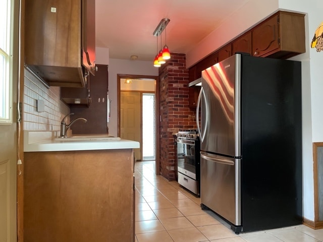 Building Photo - 720 N Broadway Ave