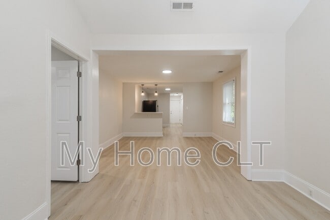 Building Photo - 314 Elm St
