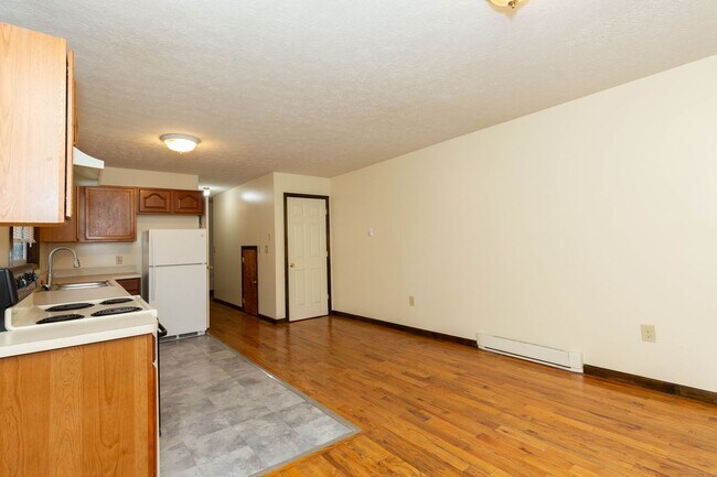 Building Photo - 218 S West St