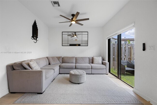 Building Photo - 147 SW 185th Way