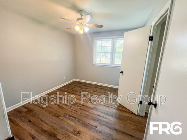 Building Photo - 1305 Robin St
