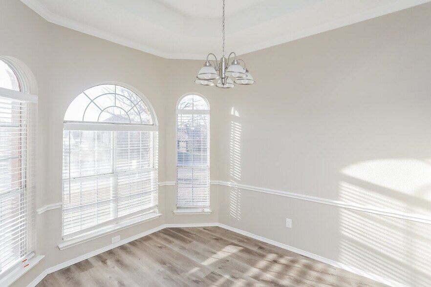 Building Photo - 708 Brees Dr
