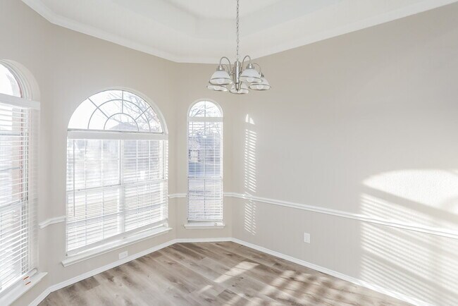Building Photo - 708 Brees Dr
