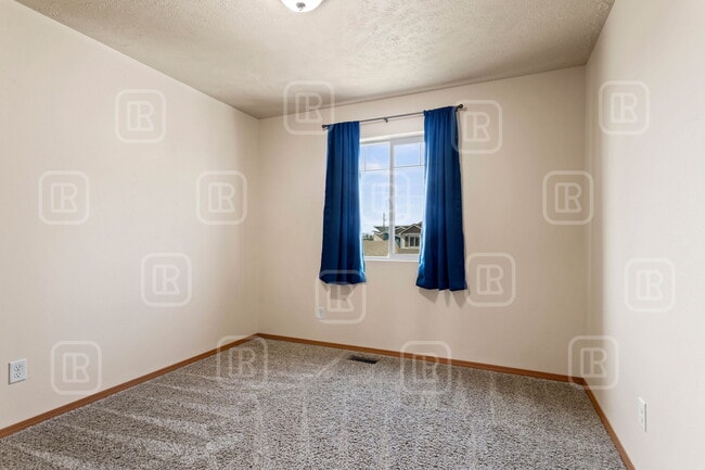 Building Photo - 1526 N Coach Dr