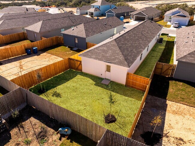 Building Photo - 1 MONTH FREE RENT WITH 18 - 24 MONTH LEASE!!! AVAILABLE THROUGH MAY ONLY! INTERNET INCLUDED!