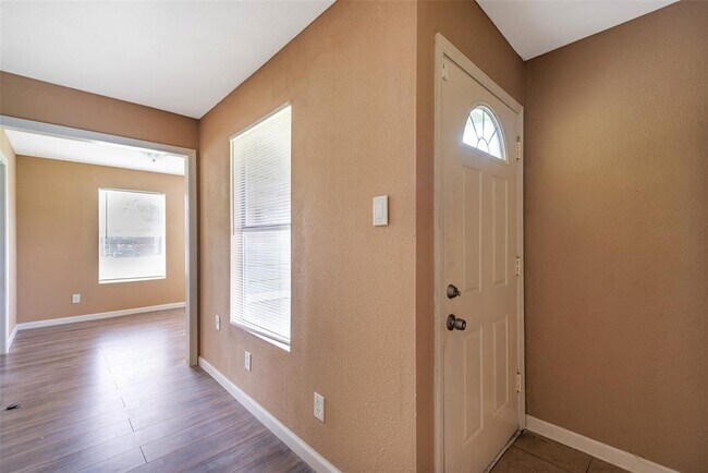 Building Photo - 202 Norview Dr