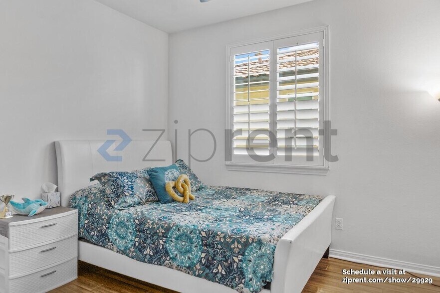 Building Photo - 2409 Via Alicante