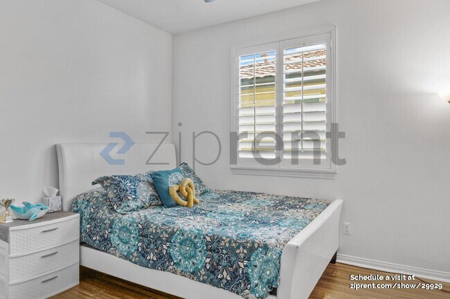 Building Photo - 2409 Via Alicante