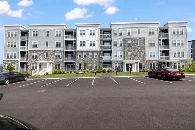 Building Photo - 2 Stratton Dr