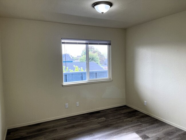 Building Photo - 31 W Dollison St