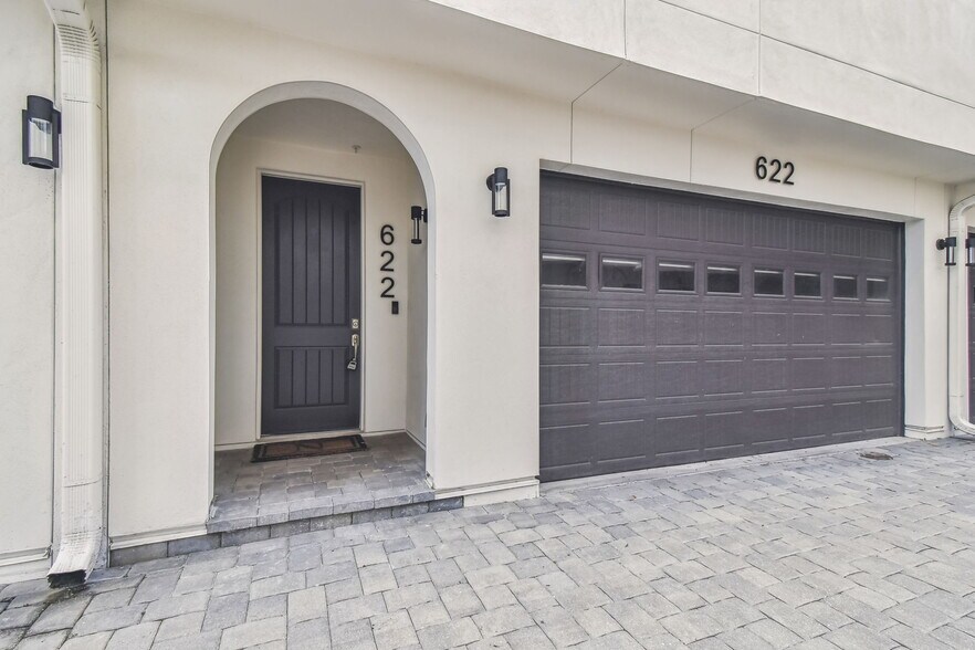 Building Photo - 622 S Matanzas Ave