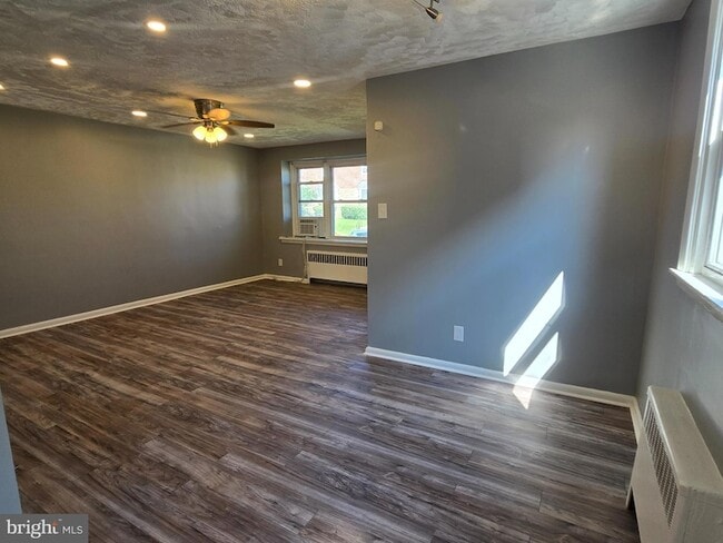 Building Photo - 934 Durard St