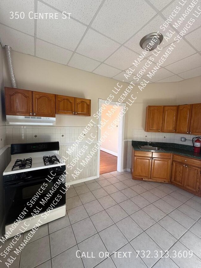 Building Photo - 350 Centre St