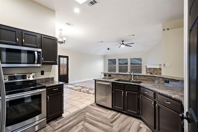 Building Photo - 3810 Columbus Dr