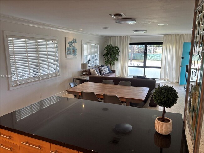 Building Photo - 1410 Polk St