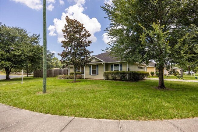Building Photo - 1608 NE 45th Pl