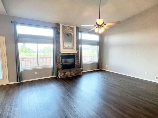 Building Photo - Open Ranch with 3 beds 2 baths and a 2-car...