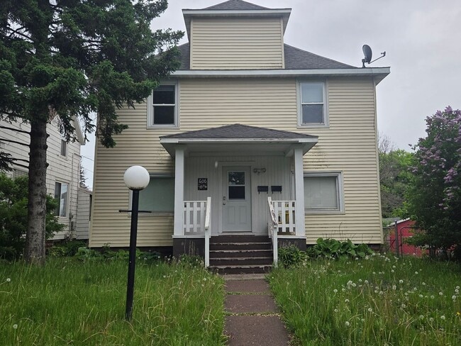 Building Photo - 606 N 60th Ave W