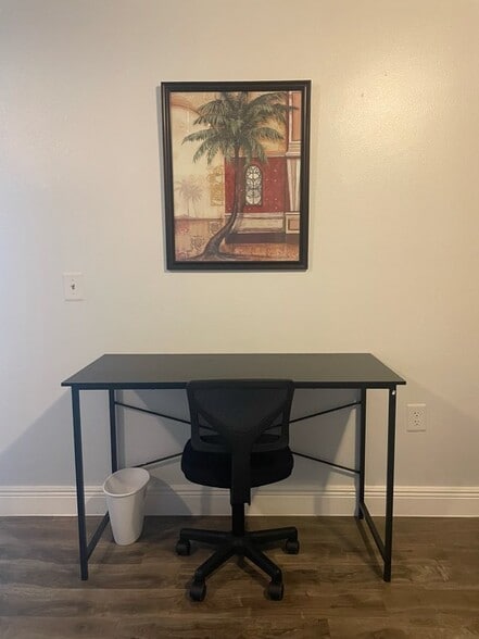 Building Photo - 3115 Marshall Dr