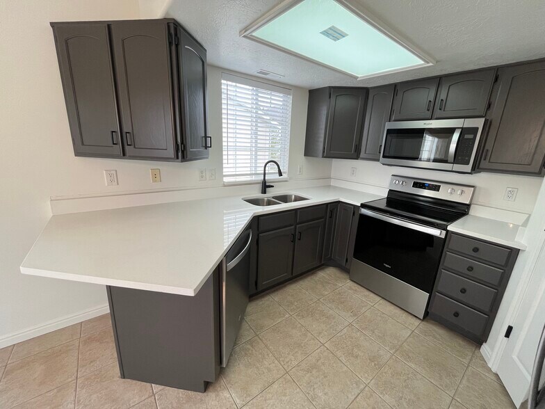 Kitchen - 1063 W 1360 S