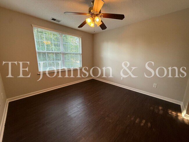 Building Photo - 3355 Kensington Pl