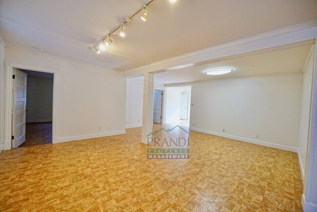 Building Photo - 521-523 C St